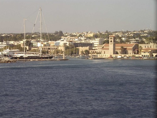 die Einfahrt des Mandraki-Hafen mit den 2 Säulen